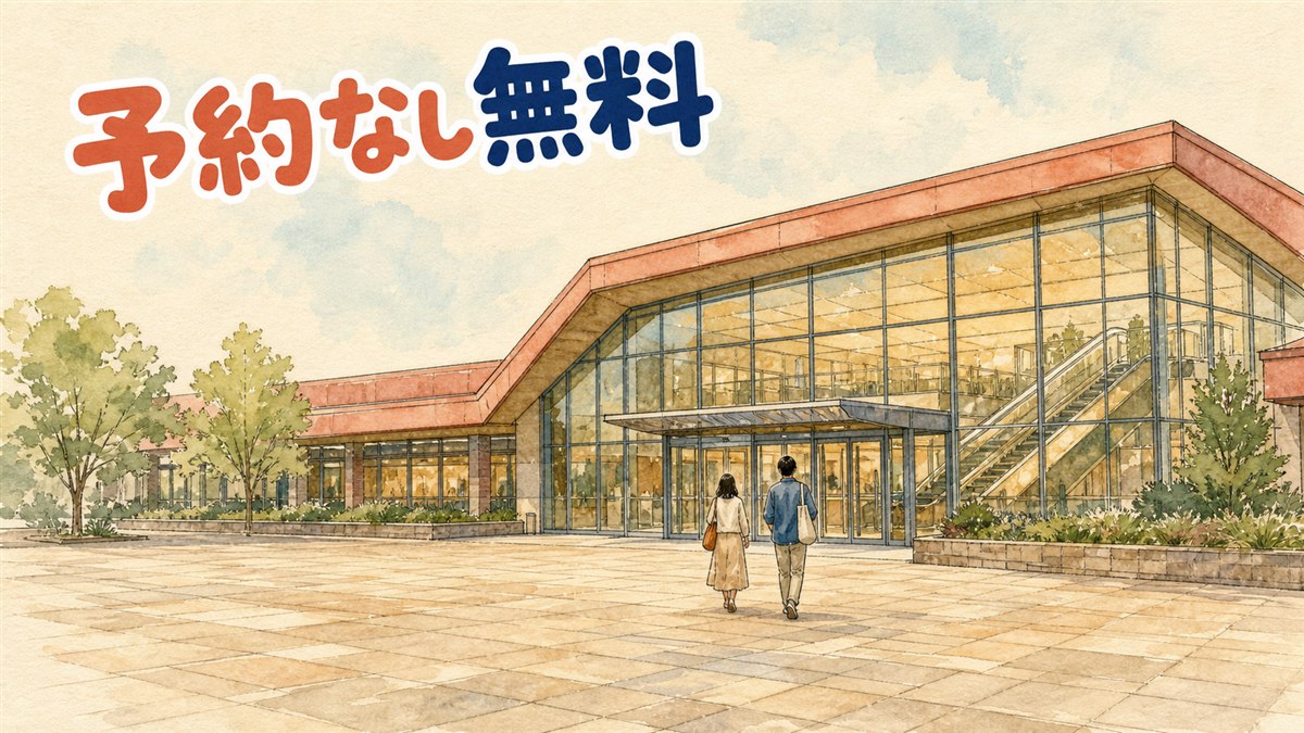駅ビルの入口へ向かって歩く人を、広場の向かいから引きで見た水彩の情景